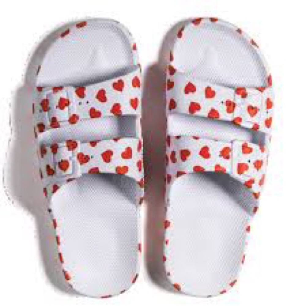 Freedom Moses 38 Women's Heart Pattern Sandals - Red and White